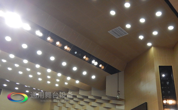 科學計劃工期、合理交叉施工，保質保量順利完成工程的交付！通用舞臺阻燃幕布承接羊城廣州培英中學報告廳項目！