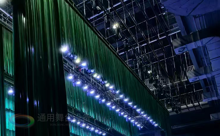 通用舞臺設備興化將軍路小學報告廳舞臺吊桿、舞臺阻燃幕布項目